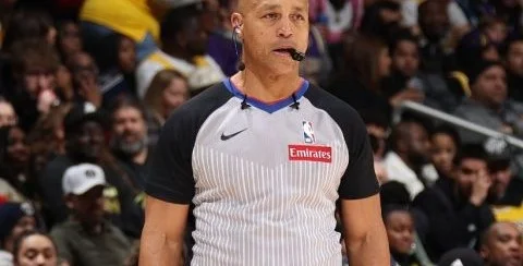 NBA总决赛G3裁判出炉:戴维斯担任主裁 三人执哨马刺尼克斯胜率曝光