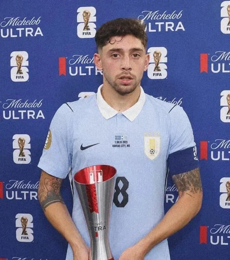 巴尔韦德力压沙特门将奥韦斯当选FIFA全场最佳球员