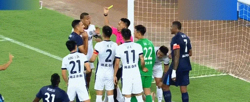 半场:三镇2-0领先十人新鹏城,加布里埃尔13分钟直红,熊继政、汪晋贤破门